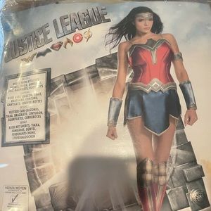 Wonder women size M